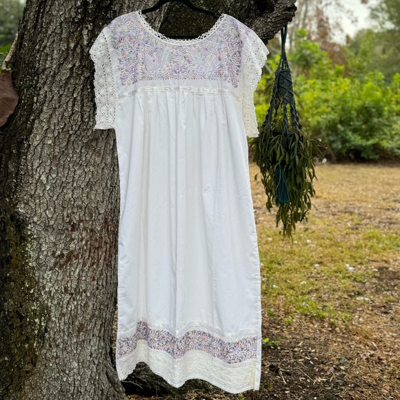 XL Vtg.Oaxaca Handmade embroidered white+purple maxi dress with crochet  details.